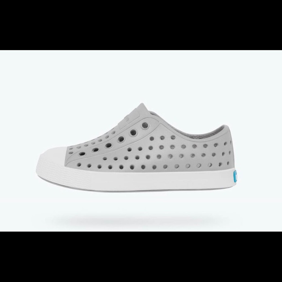 NWT In box Native Jefferson in pigeon gray - Picture 2 of 2